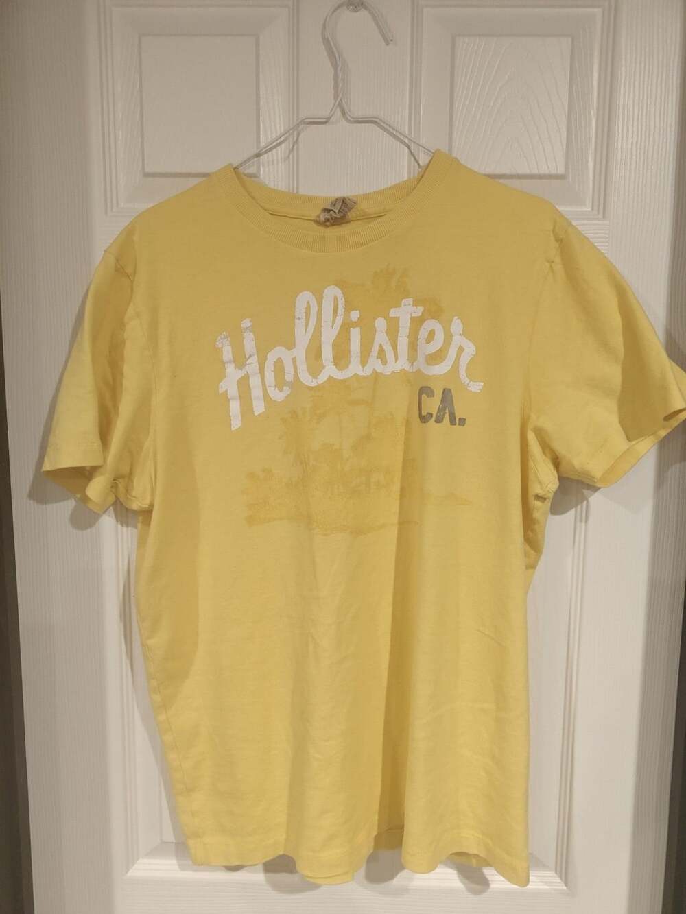 Hollister Graphic T-Shirt Size XL Yellow Cotton California CA Surf Logo